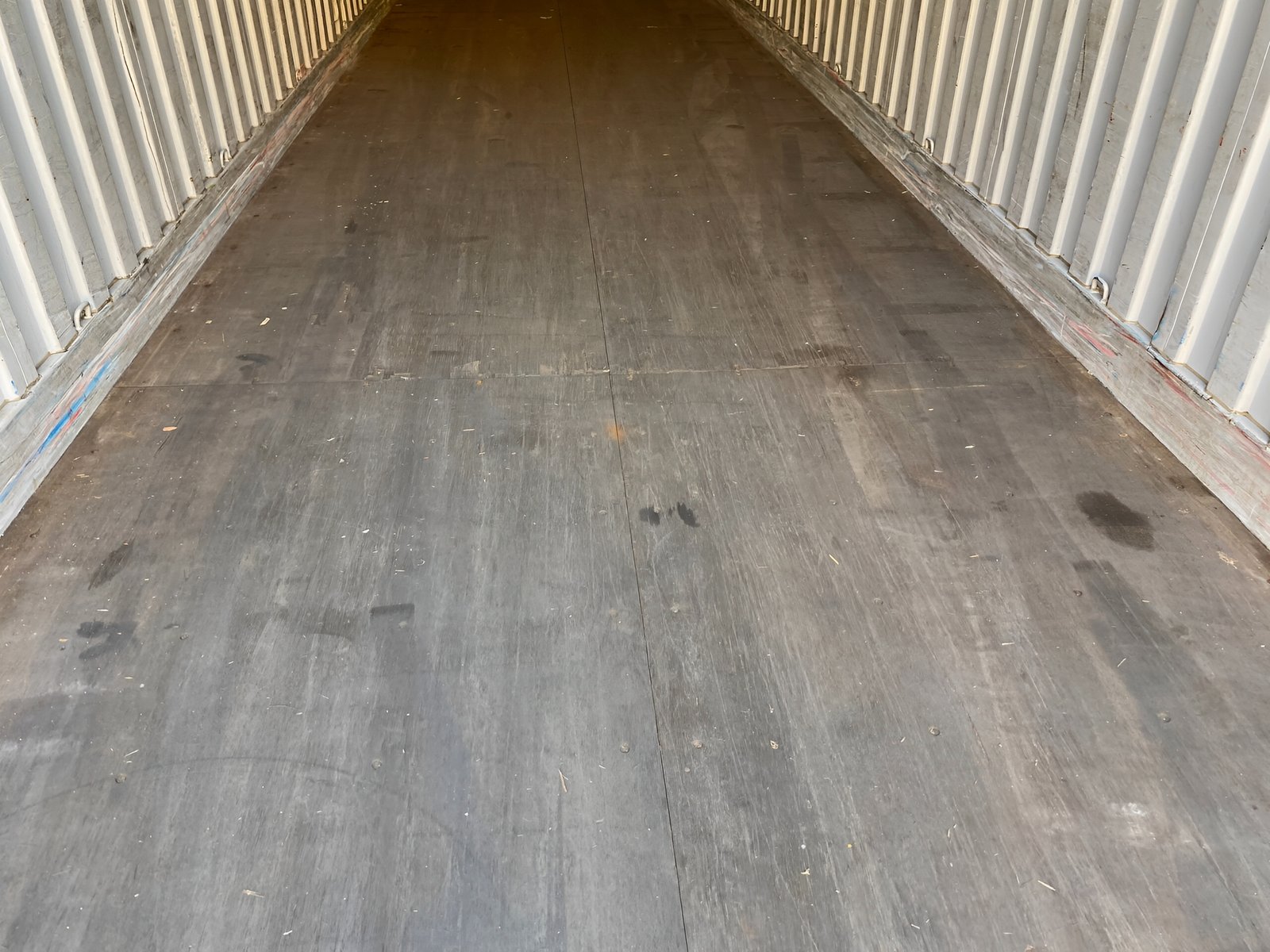 MW Containers 40ft x 8ft Used Shipping Container | High Cube - Image 4