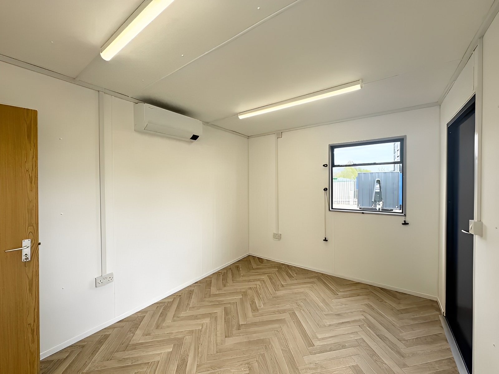 MW Containers 32ft x 10ft Custom Cabin Office | Canteen | 1+1 WC Wash Rooms | Anti-Vandal - Image 9
